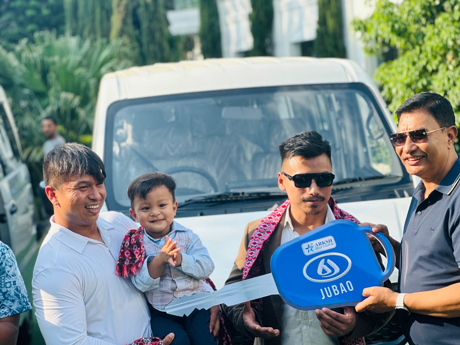 आर्क्स ग्रुपद्वारा स्वयम्भू हारती टुर्सलाई १८ जुबाओ भ्यान डेलिभरी